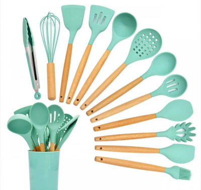 Set de Utensilios de Cocina de Silicona con Mango de Bambú – Completo y Elegante